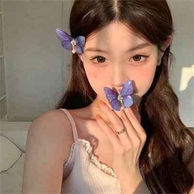 弱比少男闯女校